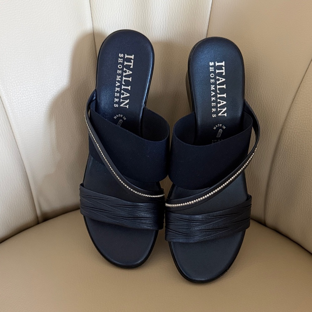 Italian Shoemakers Navy Blue Sandals with sparking strap - Picture 3 of 6